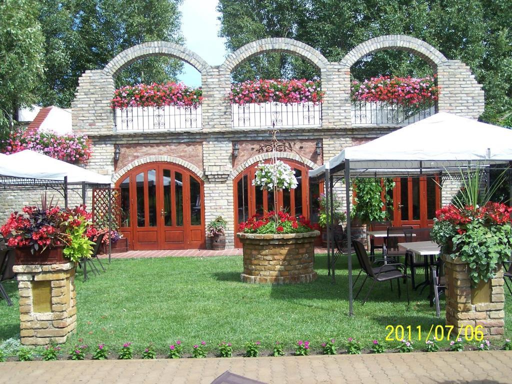 Bajor Panzio Bed & Breakfast Кескемет Екстериор снимка